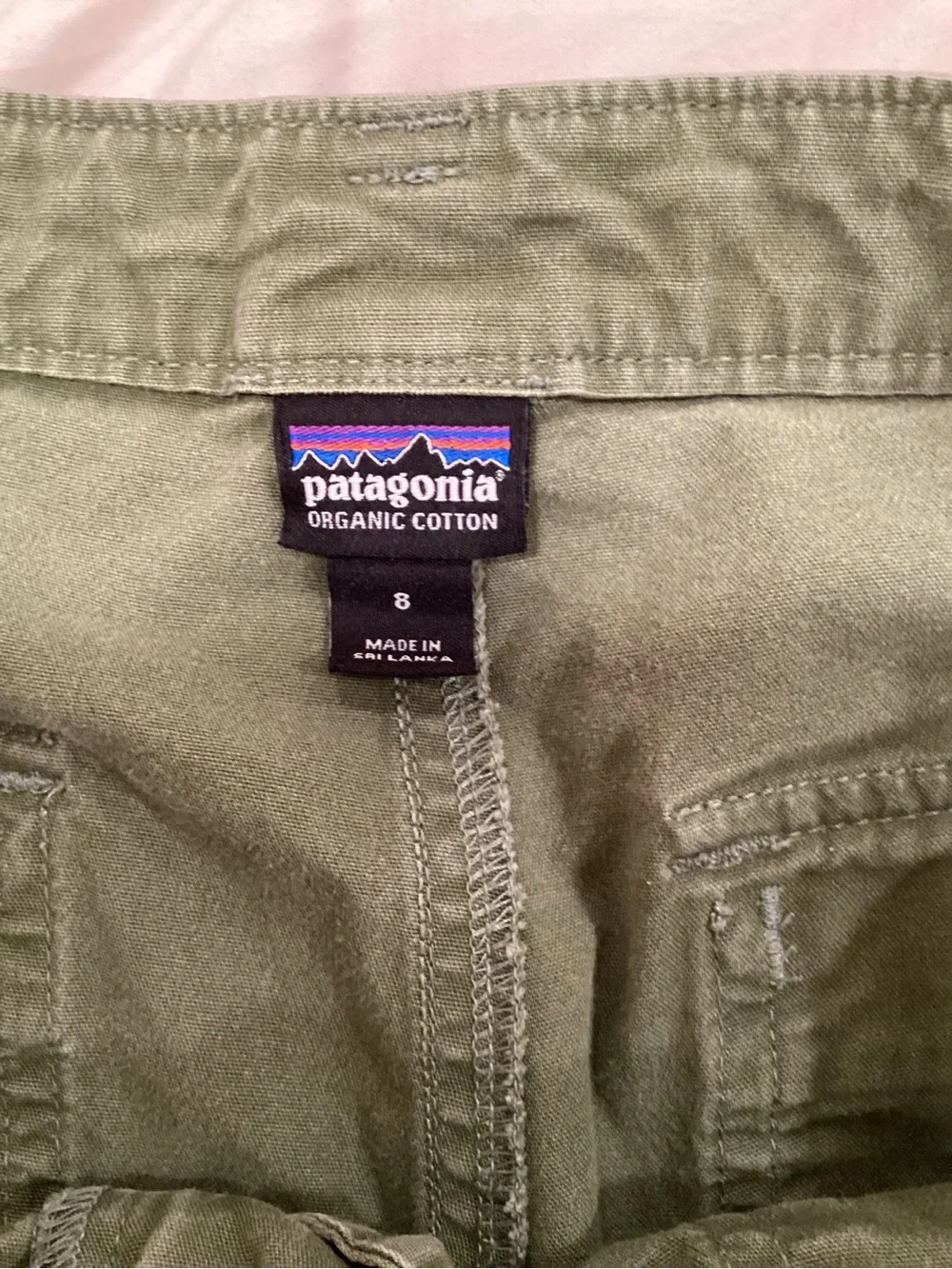 Patagonia Woman’s Olive khaki Utility Roll Cuff Shorts 8 - Picture 5 of 11